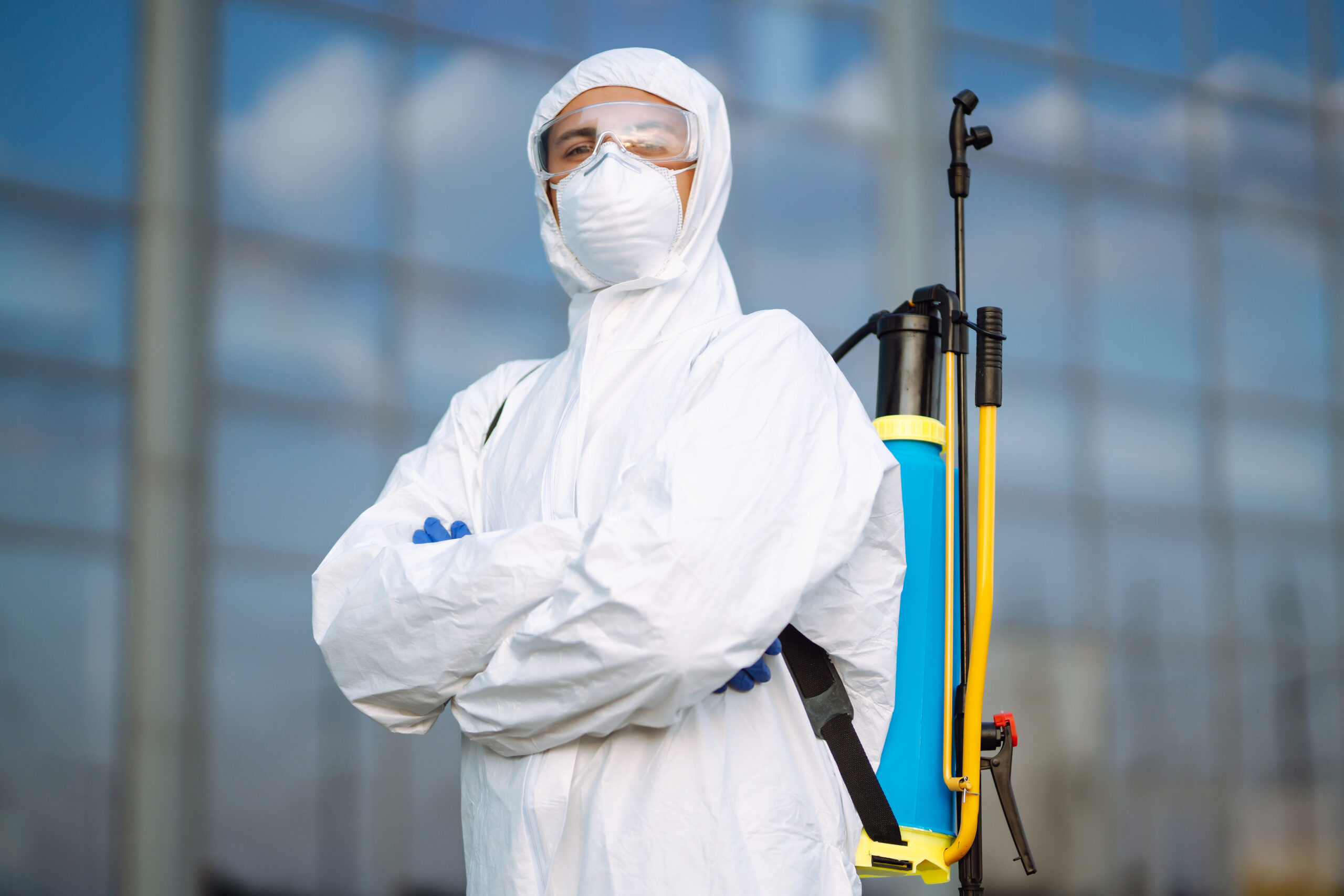 Technicien Stop Nuisibles Paris en intervention de désinfection professionnelle